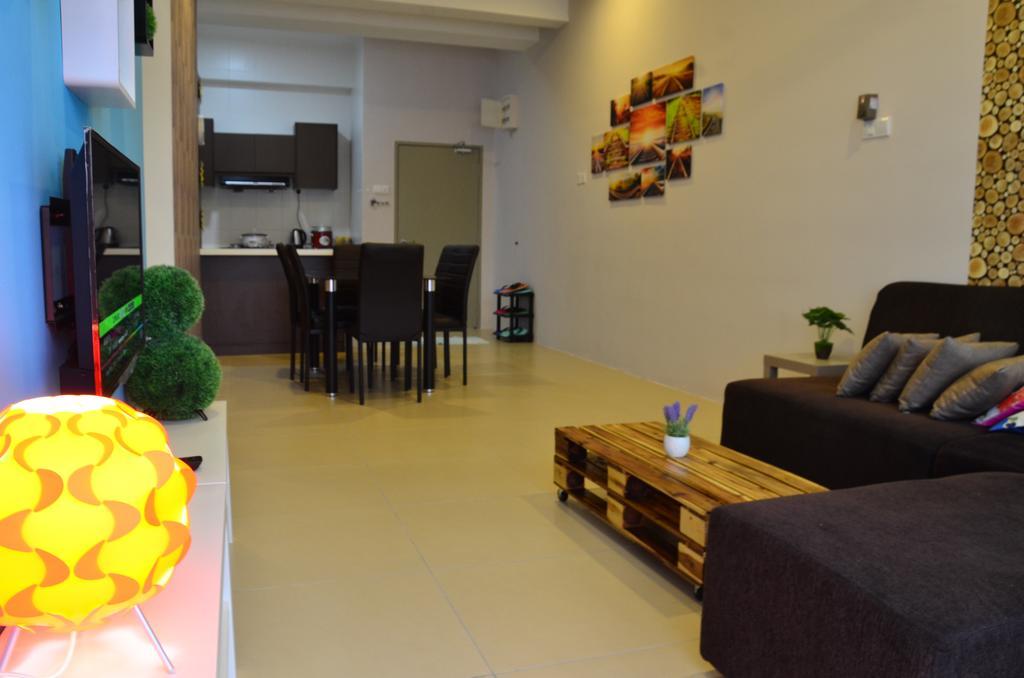 The Woodz Homestay - 3 Bedroom مرتفعات كاميرون الغرفة الصورة